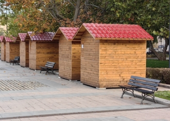 Коледните къщички се завръщат на площада в Русе