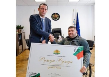 Спортният министър награди с парична премия световния шампион Ружди Ружди
