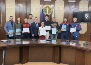 Пенчо Милков награди млади спортисти за високите им постижения в международни състезания
