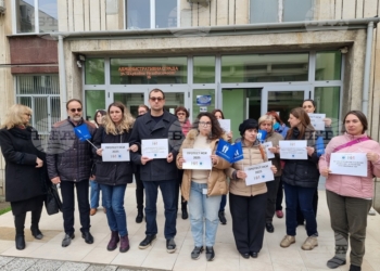Служители на статистиката в Русе излязоха на протест за заплати и срещу публичния натиск