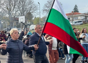 Кв.“Долапите“ празнува на Архангеловден с литургия и песните на Нелина