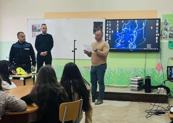 Полицаи разговаряха с учениците от ОУ-Борово за агресията и наркотиците