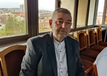 Съветник нарече обществения посредник Валентин Димитров „скъпоплатен турист“