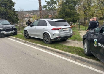 Граничните полицаи от Русе откриха в русенско село открадната кола от Чехия