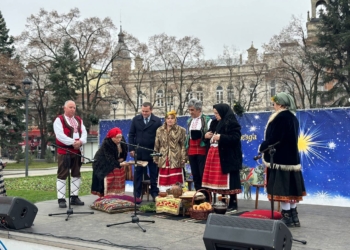 Коледарите благословиха Русе за здрава и успешна година