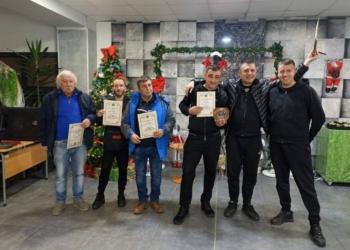 Турнирът по белот в Бяла събра 14 двойки, победителите дариха наградата