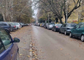 Машинно метене затруднява за ден паркирането по ул. „Студентска“