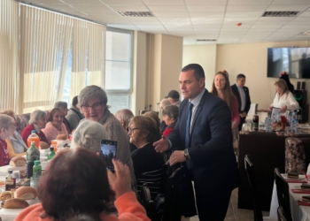 Потребителите на бившия Дом „Майка и дете“ отбелязаха Бабинден