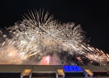 Русе посрещна 2026 година със заря на площада