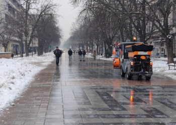 Заради леда: Няма да се пишат отсъствия на учениците в Русе, за 2 часа – над 10 потрошени /ВИДЕО/