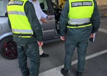 На Дунав мост: Хванаха мъж с 12 000 евро от телефонна измама