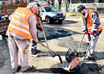 Продължават ремонтните дейности и почистването на улиците в Русе