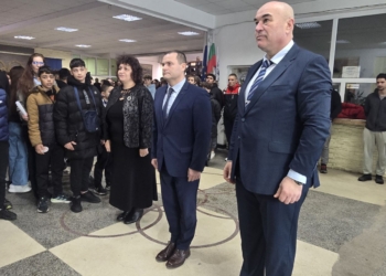 Кметът Пенчо Милков награди отличници от Спортното училище на патронния  празник