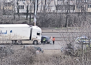 ПТП между румънски тир и кола затрудни преди обед трафика по бул.“България“
