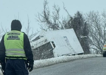 Движението по Русе-Бяла е затруднено заради ваденето на тир