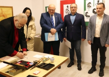 Калиграфски уъркшоп събра русенци за Китайската Нова година