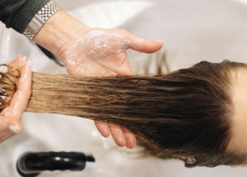 Защо добрият шампоан е толкова важен за здравата и блестяща коса