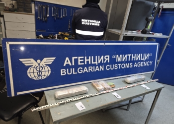 103 800 недекларирани евро в товарен автомобил откриха митничарите в Русе