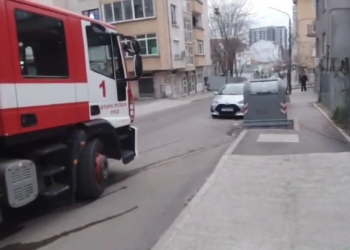 Пожар избухна в подземен гараж в центъра на Русе /ВИДЕО/