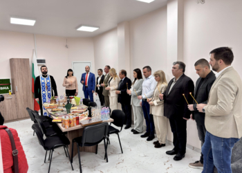 „Прогресивна България” откри офиса си в Русе с водосвет и заявка за нова енергия в политиката