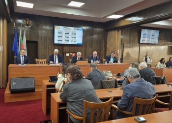 Съветниците не разгледаха отчета на обществения посредник на Община Русе