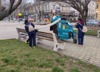 Новата „прахосмукачка“ в Русе работи безшумно и облекчава ръчния труд /ВИДЕО/