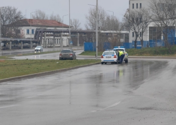 Гонка между БМВ и полицията в Русе завърши с ПТП и свалени номера /ВИДЕО/