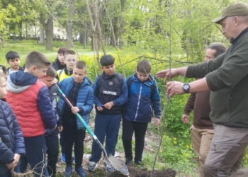 Държавно горско стопанство-Бяла подкрепи НУ „П. Р. Славейков“ в иновативно обучение за гората