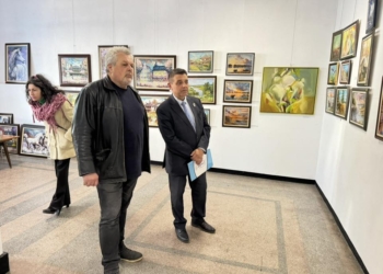 Дружеството на русенските художници подреди изложба „Пролет“