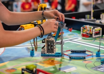 Малки инженери от Русе проектират „Дунав на бъдещето“ с помощта на LEGO робот