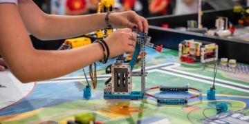 Малки инженери от Русе проектират „Дунав на бъдещето“ с помощта на LEGO робот