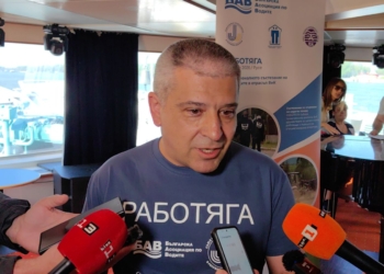 ВиК екипи мериха сили в Русе в откриване на течове и управление на багер /ВИДЕО/