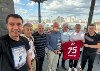 Големият Никола Христов отпразнува 75 г. в компанията на родни футболни легенди