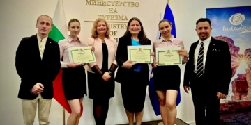 Ученички от ПГ по туризъм-Русе влязоха в ролята на министър за един ден