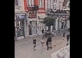 Русе Медиа - За да знаеш повече 2-годишно дете бе пометено в пешеходната зона на Русе от две момчета на тротинетка