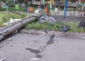 Лек автомобил с петима младежи отсече бетонен стълб на детска площадка в Русе /ВИДЕО/