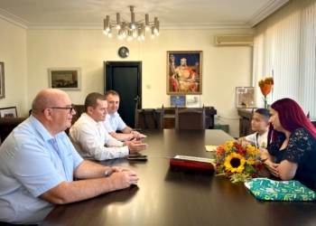 Кметът на Русе награди младия математик Георги Димитров за международния му успех