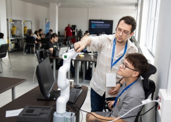 В Русенския университет завърши Еразъм+ за ИИ, 3D технологиите и роботиката