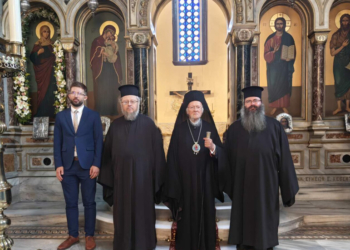 Русенският митрополит Наум връчи покана на Вселенския патриарх за посещение в България
