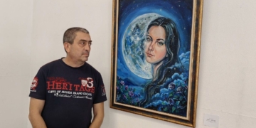 Боян Боцев събира кукериди, изкуствен интелект и принтове в изложба в Русе /ВИДЕО/