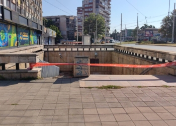 Затвориха без предупреждение подлеза на жп гарата в Русе, това носи риск за пешеходците/ВИДЕО/