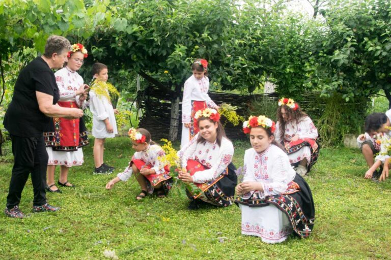 Русе Медиа - За да знаеш повече Проект „Лято сред природата“ възражда връзката между поколенията в село Бъзън