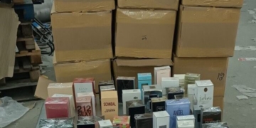 Фалшиви парфюми пламнаха в митническия склад на Дунав мост