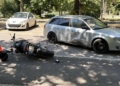 Русе Медиа - За да знаеш повече Моторист на задна гума връхлетя върху кола с майка и дете в Русе /ВИДЕО/