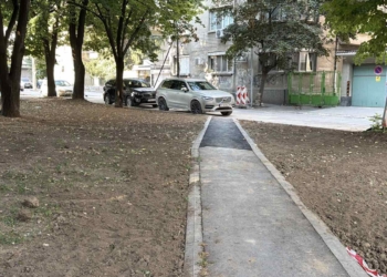 Възстановиха пространството на ул.“Петър Берон“, но се готви подписка /ВИДЕО/