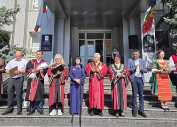 Русе Медиа - За да знаеш повече Русенският университет в Тараклия откри годината и връчи първите дипломи