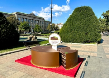 Най-сладкият празник на Русе вече намигва с макета на торта „Гараш“ /ПРОГРАМА/