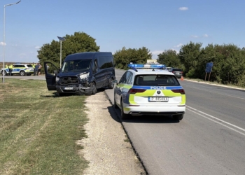 Русе Медиа - За да знаеш повече Три автомобила и пътнически бус се удариха на разклона за Сандрово /ВИДЕО/