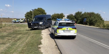 Русе Медиа - За да знаеш повече Три автомобила и пътнически бус се удариха на разклона за Сандрово /ВИДЕО/