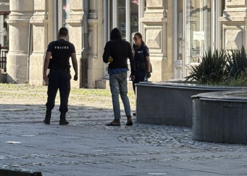 Русе Медиа - За да знаеш повече Пиян и агресивен млад ексхибиционист в Русе вдигна полицията на крак /ВИДЕО/